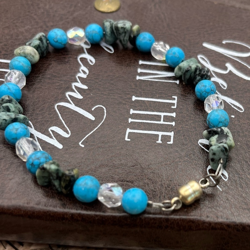 Vintage Handmade Y2K Turquoise Agate Crystal Beaded Bracelet - Picture 4 of 5
